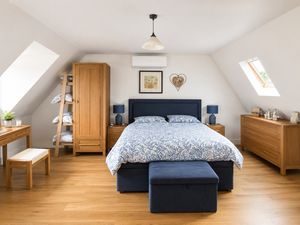 Bedroom- click for photo gallery